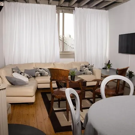 Duplex Dernier Etage Avec Terasse A Deux Pas De La Grand Place Brussels Exterior photo
