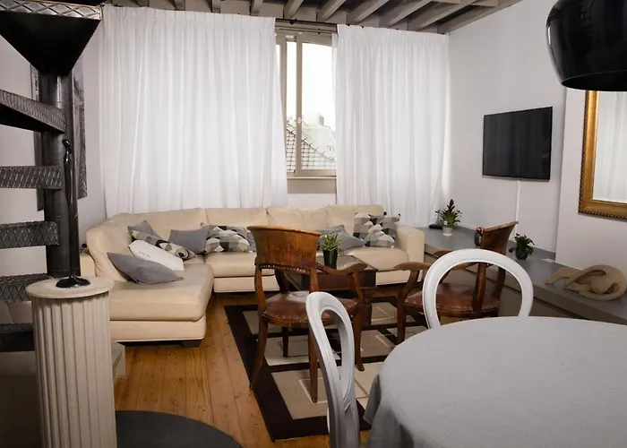 Duplex Dernier Etage Avec Terasse A Deux Pas De La Grand Place